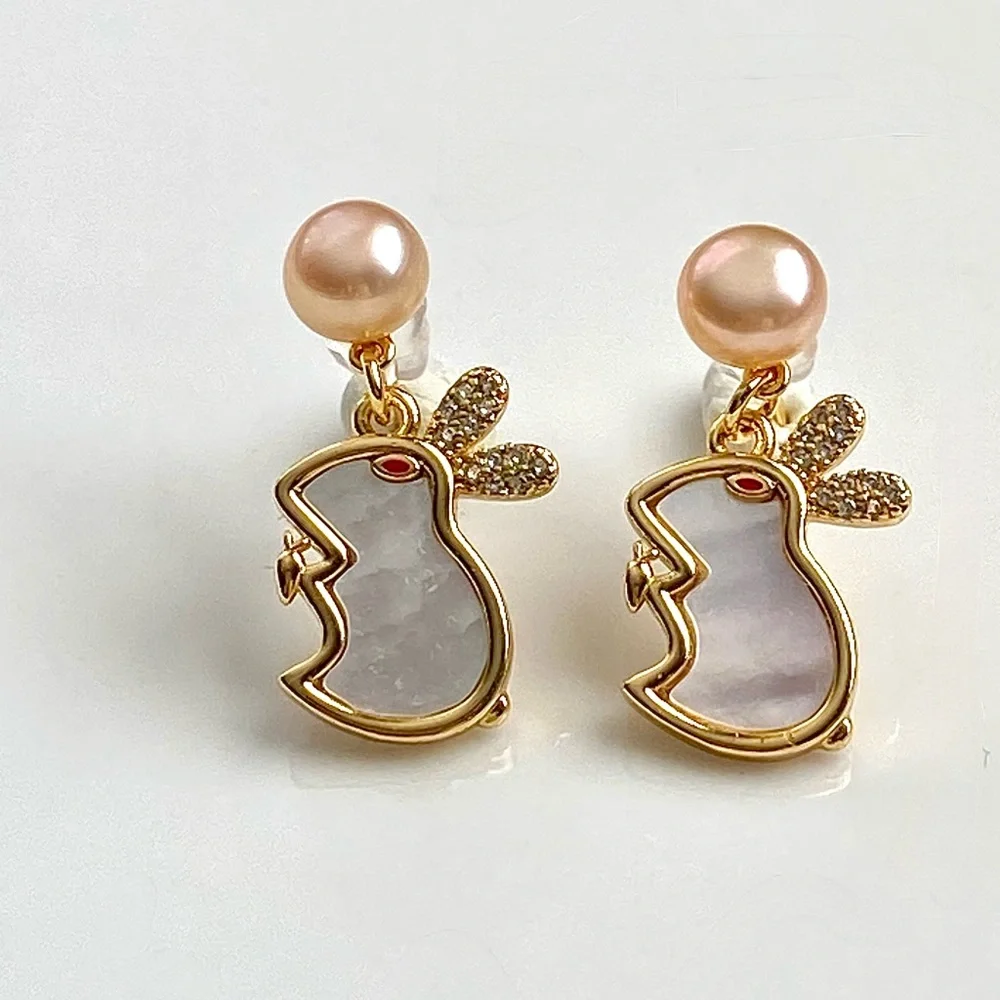 E136-Handmade Champagne Freshwater Pearl Mother Of Pearl Bunny Earring - Picture 3 of 6